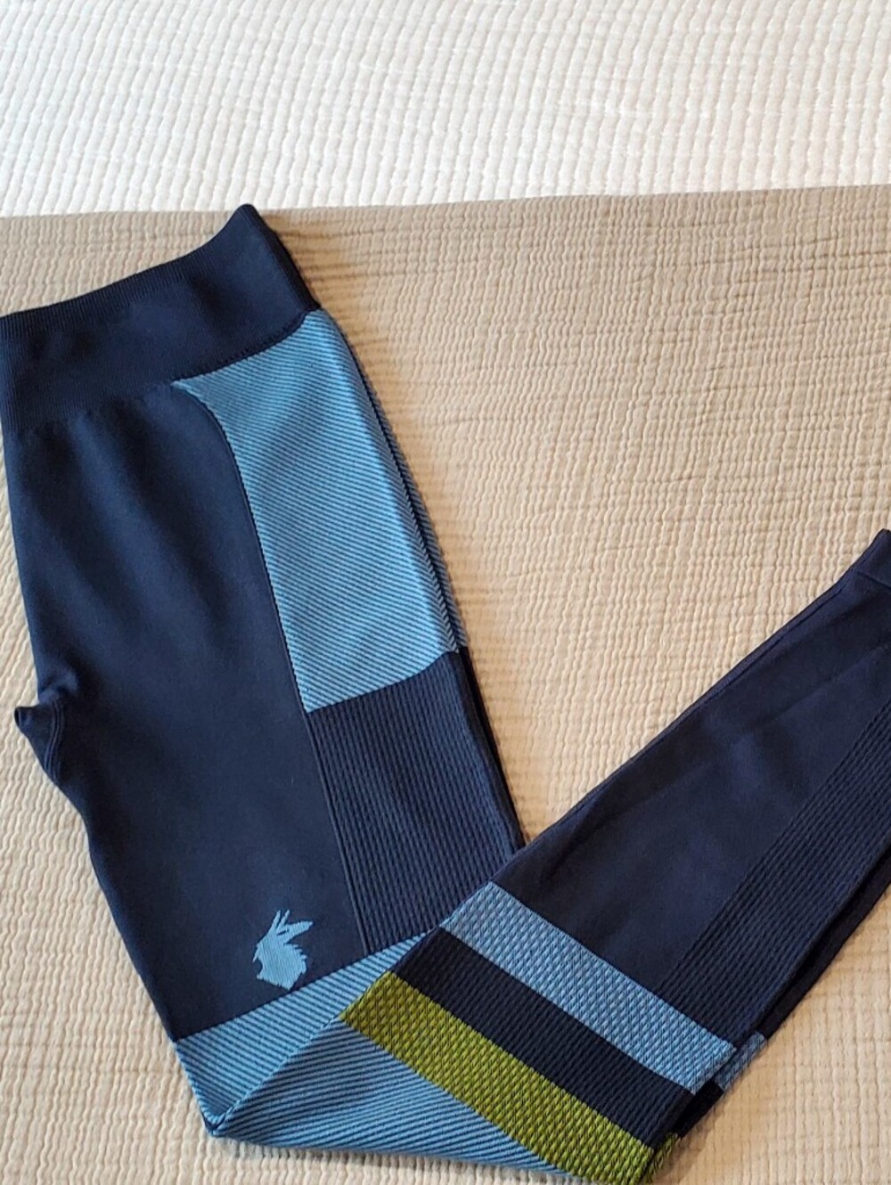 Cotopaxi Debajo Seamless Colorblock Baselayer Tights, Blue, Wm M/L, LIKE NEW - Picture 4 of 15